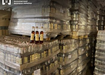 Масштабний цех з виробництва фальсифікованого алкоголю облаштували зловмисники у Тернополі
