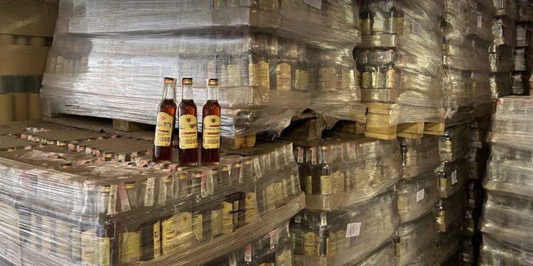 Масштабний цех з виробництва фальсифікованого алкоголю облаштували зловмисники у Тернополі