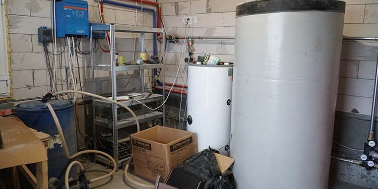 Чоловік розливав у фірмові пляшки підроблений алкоголь біля Тернополя