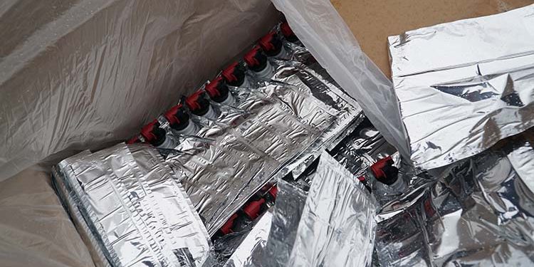 Чоловік розливав у фірмові пляшки підроблений алкоголь біля Тернополя