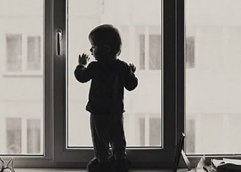 Двоє дітей випали з вікна будинку в Микулинцях