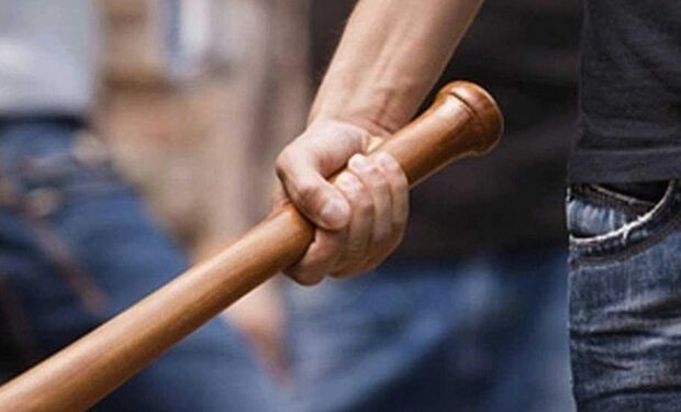 Водій вгамселив по чужому автомобілі палицею в Тернополі