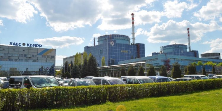 Вночі росіяни вдарили неподалік Хмельницької АЕС