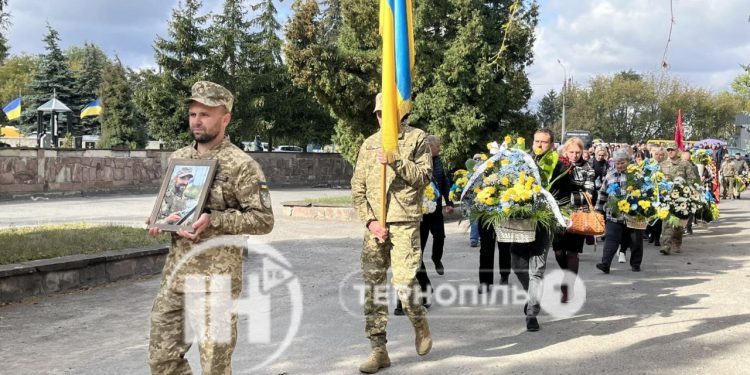 У Тернополі ховають Тараса Польного, який влітку загинув на Донеччині