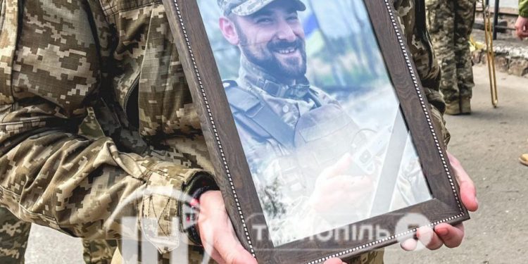 У Тернополі ховають Тараса Польного, який влітку загинув на Донеччині