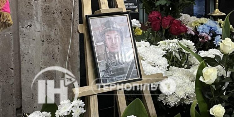 Із військовим Тарасом Галатом прощаються сьогодні у Тернополі