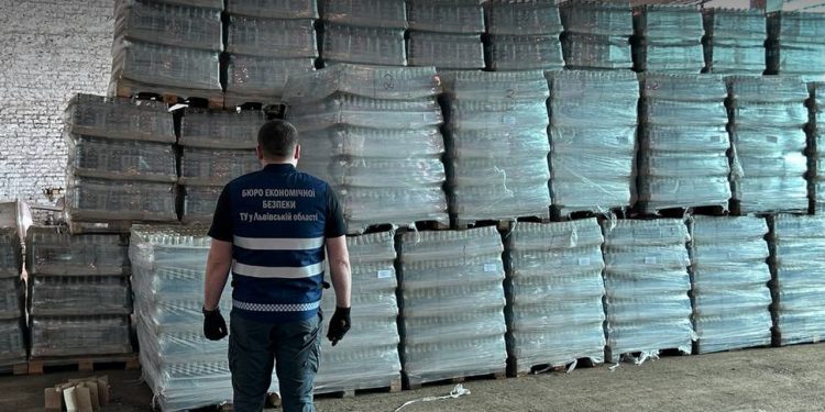 Масштабний цех з виробництва фальсифікованого алкоголю облаштували зловмисники у Тернополі