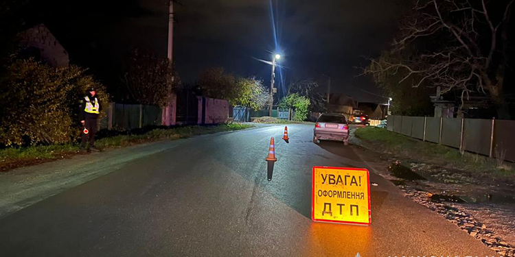 Літня жінка потрапила під колеса авто у Великій Березовиці