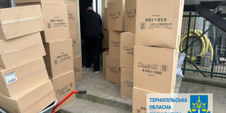 “Бізнесменів”, які підпільно торгували цигарками, викрили на Тернопіллі