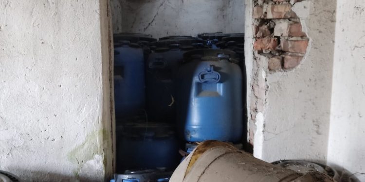 Назріває екологічне лихо: неправильно зберігають пестициди у Скориківській громаді