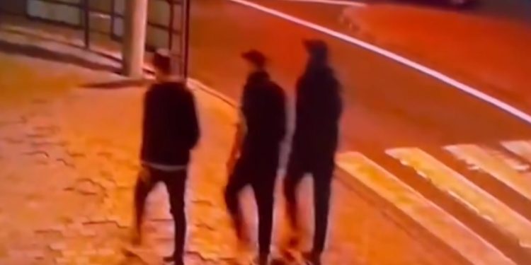 Шукають хуліганів, які понищили футбольні ворота в Тернополі