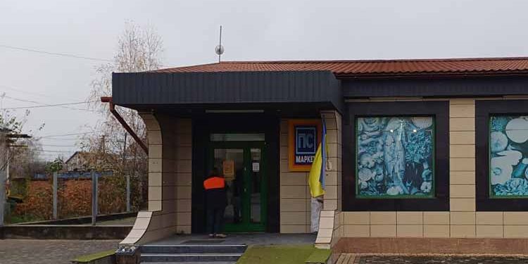 Переселенець скористався державним прапором замість носовичка у Вишнівці