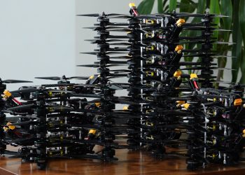 Допомагають військовим і в тилу, і на фронті: працівники медичного закладу з Тернопільщини передали 22 дрони на передову