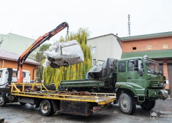 П’ять тонн маскувальних сіток доправили воїнам на передову із Тернополя