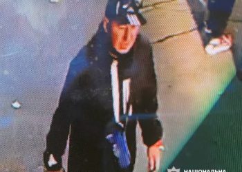 Розшукують чоловіка, який намагався вчинити розпусні дії щодо неповнолітніх у Тернополі