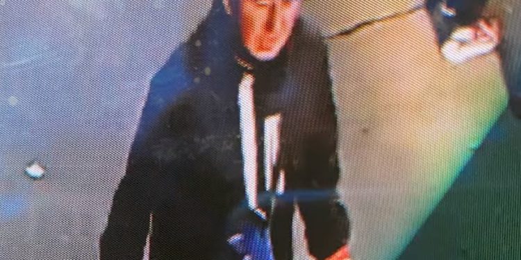 Розшукують чоловіка, який намагався вчинити розпусні дії щодо неповнолітніх у Тернополі