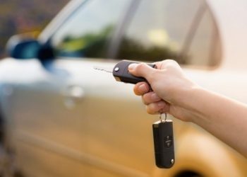 Чоловік обікрав автомобіль односельчанина в Іване-Пустенській громаді