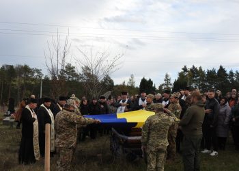 Із захисником Андрієм Дзюбою попрощалися у Вишнівецькій громаді