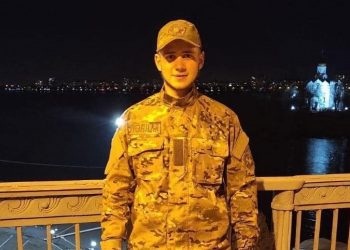 Із юним героєм Володимиром Матвіївим прощаються в Озернянській громаді