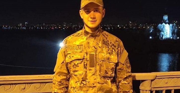 Із юним героєм Володимиром Матвіївим прощаються в Озернянській громаді