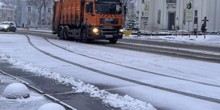 Скільки машин розчищають сніг у Тернополі