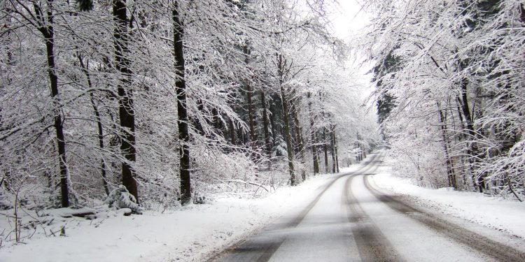 Понад 200 тонн суміші піску та солі використали для посипання доріг на Тернопільщині
