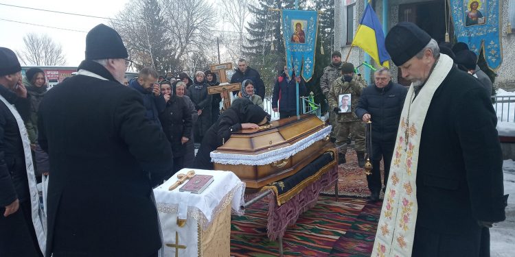 Із воїном Олександром Воронюком прощаються у Борсуківській громаді