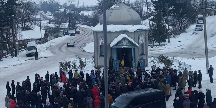 Із воїном Олександром Воронюком прощаються у Борсуківській громаді