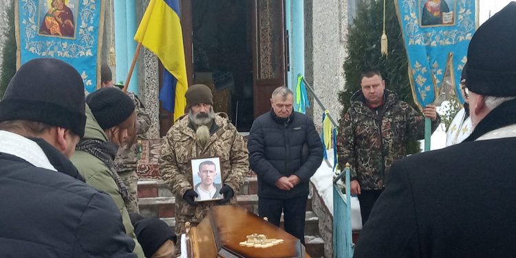 Із воїном Олександром Воронюком прощаються у Борсуківській громаді