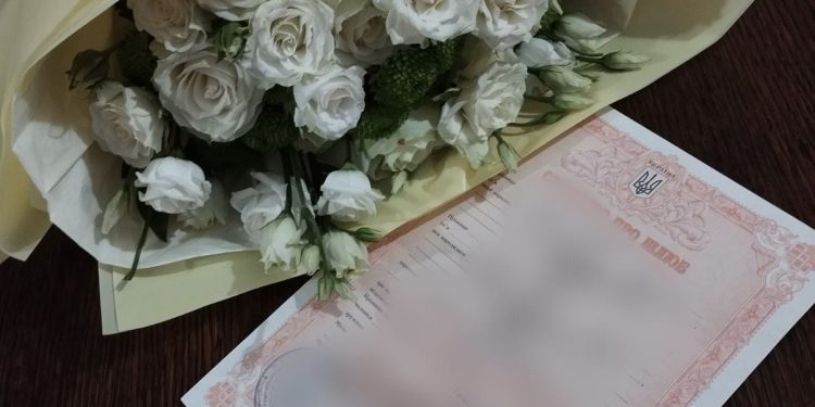 Засуджена та воїн ЗСУ одружилися на Тернопільщині