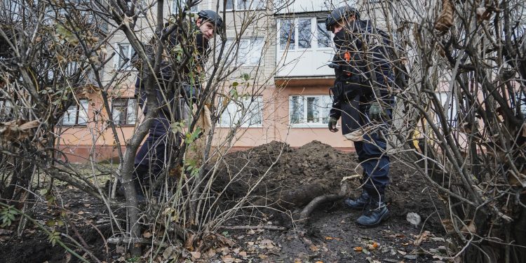 Біля зупинки в Тернополі знайшли боєприпас