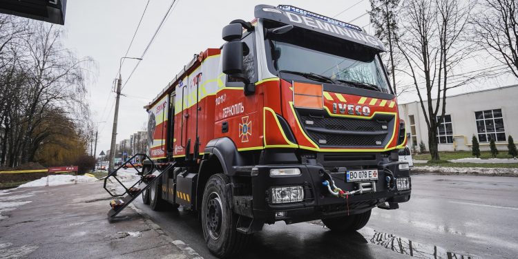 Біля зупинки в Тернополі знайшли боєприпас