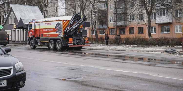 Біля зупинки в Тернополі знайшли боєприпас