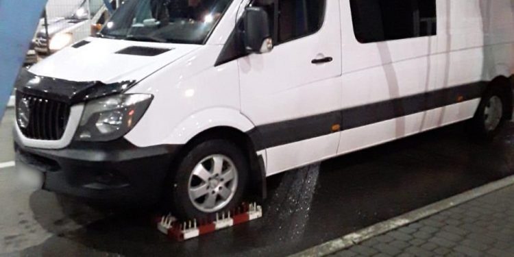 Тернополянин хотів перетнути кордон за кермом краденого мікроавтобуса