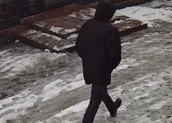 Чоловіка, який вкрав гаманець у транспорті, розшукують у Тернополі