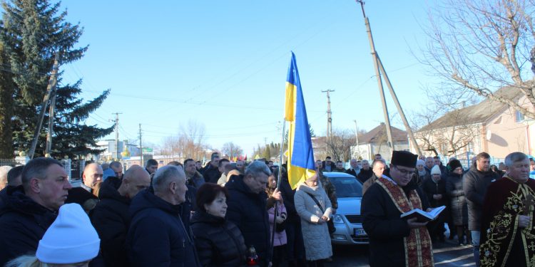 Із захисником Ігорем Шилівським прощаються у Великогаївській громаді