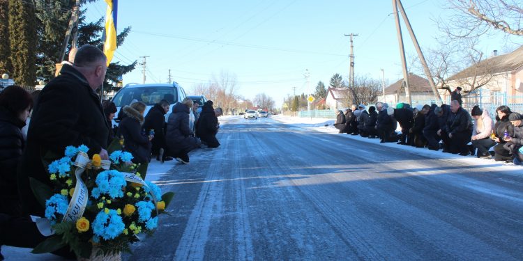Із захисником Ігорем Шилівським прощаються у Великогаївській громаді