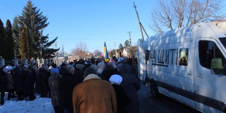 Із захисником Ігорем Шилівським прощаються у Великогаївській громаді