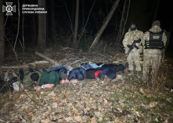 Прикордонники затримали хлопців, які намагались потрапити в Румунію. Фото