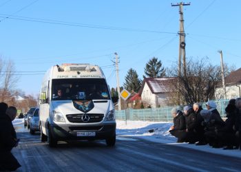 Із захисником Ігорем Шилівським прощаються у Великогаївській громаді