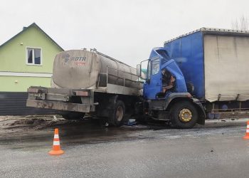 Дві вантажівки зіткнулися у Кременці