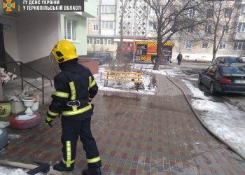 Пожежа спалахнула у багатоповерхівці Тернополя