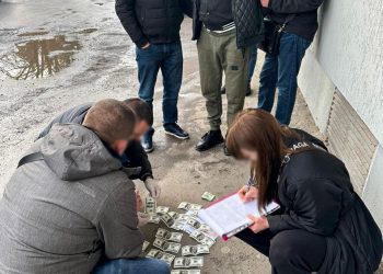 Ухилянтам продавали “квитки до Європи”: затримали 5 ділків, які обіцяли вивозити чоловіків з України