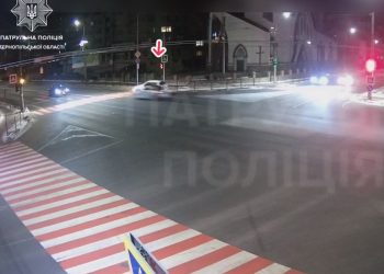 Поліція розшукує водія автомобіля, який спричинив ДТП у Тернополі