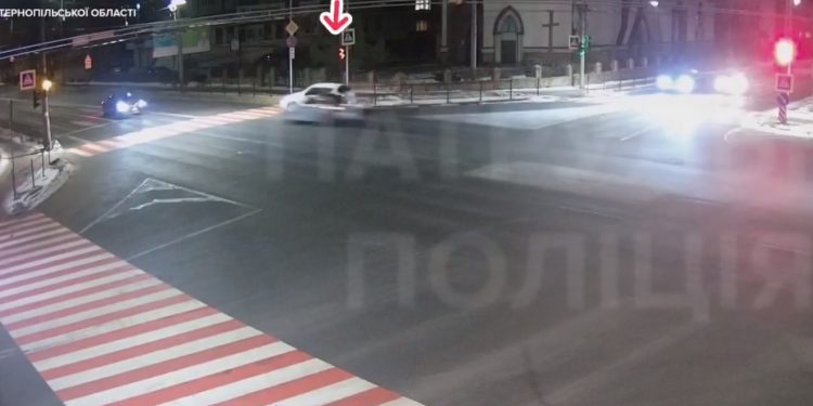 Поліція розшукує водія автомобіля, який спричинив ДТП у Тернополі