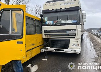 У ДТП неподалік Тернополя травмувалися діти та вагітна жінка