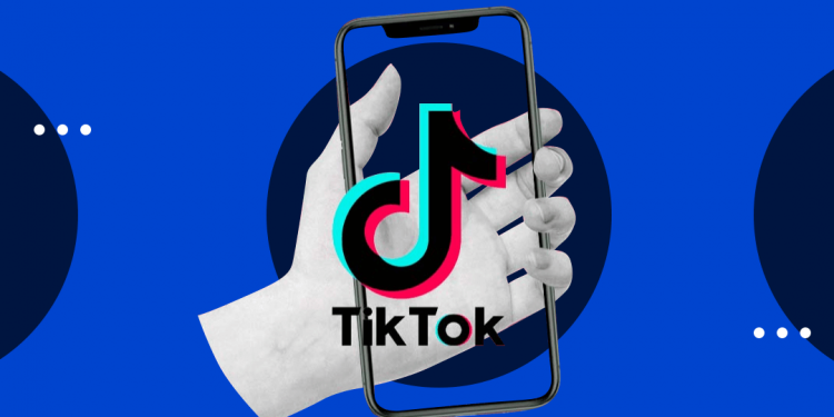 Аферисти пропонують передивлятися короткі відео, наприклад, у TikTok, ставити “вподобайки” або ж писати відгуки в Google-картах за гроші