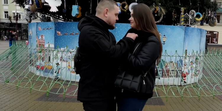 У новорічну ніч в Тернополі поліцейський освідчився своїй колезі