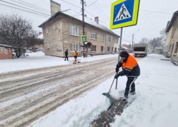Хто відповідає за прибирання міста Тернополя у зимовий період?