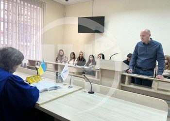Суд розглядає питання поновлення Головка